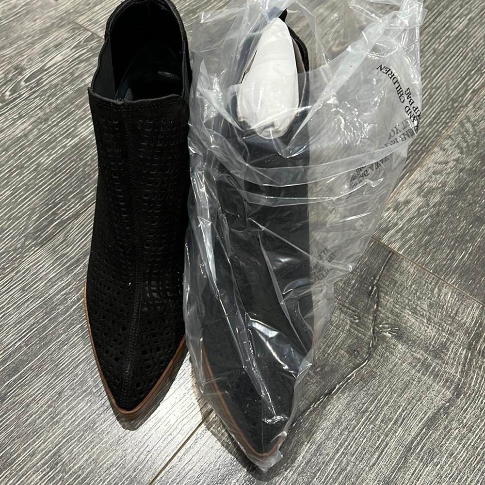 Marc fisher black booties